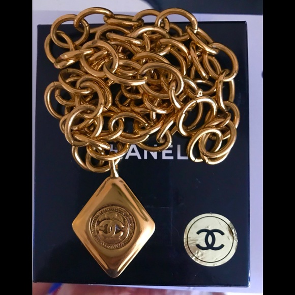 CHANEL Accessories - Chanel vintage  belt - necklace gold large charm